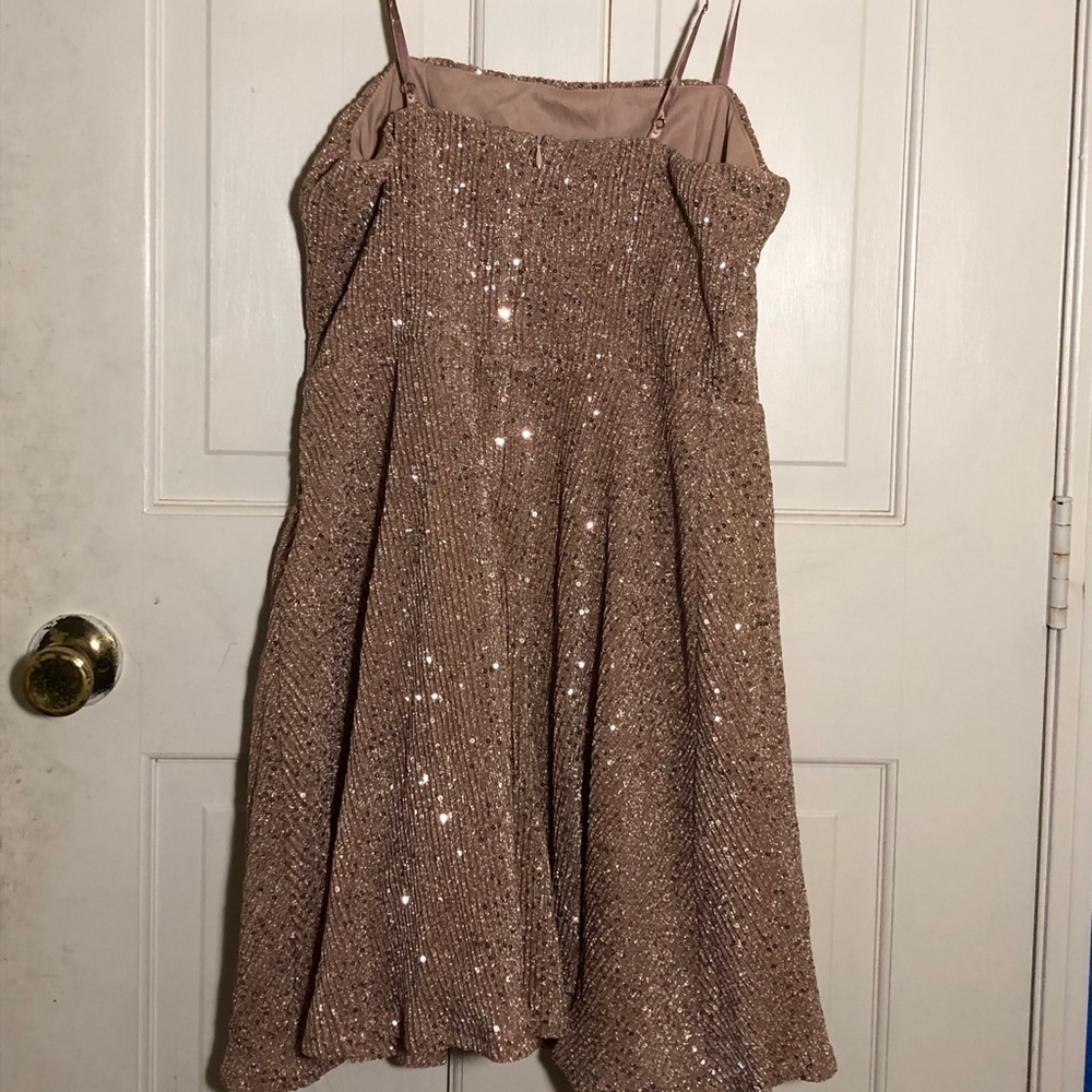 Blush Sparkly Lulu’s fitted dress, medium, NEW WITH TAGS